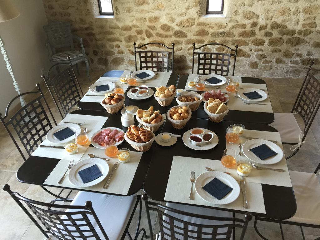 La Rivayne Acomodação com café da manhã Lourmarin Exterior foto
